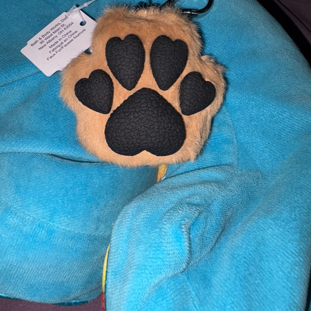 Furry Paw Keychain with Black Heart bbw nwt